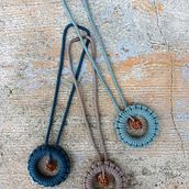 Il mio progetto del corso: Gioielli in corda per principianti: crea le tue collane . Seni, Kerajinan, Desain Perhiasan, Macramé, Dan Desain Tekstil proyek oleh angelapanzeri78 - 10.31.2022