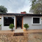 Año 2022 - Proyecto, Dirección y Ejecución de Obra: Reforma y Remodelación de Vivienda Unifamiliar MoCha. Un projet de Architecture de Lilian Brítez Alén - 03.11.2022