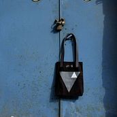 Handbag design and printing. Een project van Ontwerp van accessoires van Monika Borgodzhiiska - 10.11.2022