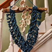 My project for course: 3D Macramé for Botanical Wall Hanging. Projekt z dziedziny Craft, Dekoracja wnętrz,  Tkactwo, Makrama, Wzornictwo tekst i liów użytkownika ambercartertoney - 12.11.2022