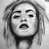 Mi proyecto del curso: Retrato artístico al carboncillo: creando atmósferas. Un progetto di Illustrazione tradizionale, Belle arti, Disegno, Disegno di ritratti, Disegno realistico e Disegno artistico di Ana - 13.11.2022