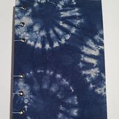 Mi proyecto del curso: Introducción al teñido shibori . Seni, Kerajinan, Desain Busana, DIY, Pencelupan Tekstil, Dan Desain Tekstil proyek oleh Carolina Capurro - 09.09.2022