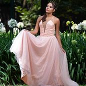 Vestido de Noche. Design, Fashion Photograph, Fashion Design, Patternmaking, Dressmaking, and Sewing project by Gissel R. G. - 11.22.2022