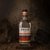 EMILIA VODKA x Nixtaco Distillery. Een project van Packaging,  Ontwerp y Traditionele illustratie van Rodolfo Baquier - 06.06.2022