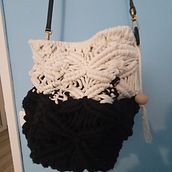 Mi proyecto del curso: Diseño y elaboración de bolsos en macramé. Design, Accessor, Design, Arts, Crafts, Sewing, Fiber Arts, Macramé, and Textile Design project by sanchezmaider - 11.24.2022