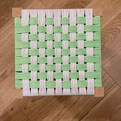 Tecniche di intreccio con corda per sedute colorate. Design, Arts, Crafts, Furniture Design, Making, and Weaving project by Alessandro Simeoni - 11.25.2022