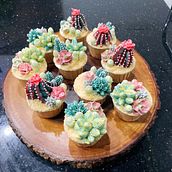 Flower Buttercream Cupcakes. Arts, and Crafts project by Ploykaew Nakaket - 11.26.2022