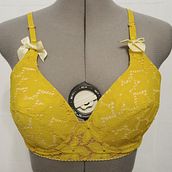 My project for course: Introduction to Lingerie Design and Creation. Un progetto di Fashion design, Cucito, DIY, Modellistica e confezione sartoriale di Francesca Visintin - 20.01.2022
