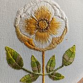 "Flor amarilla", puntadas largas y cortas, ©Mar Cantón, 2022. Embroider, Arts, Crafts, and DIY project by Mar Cantón - 12.05.2022