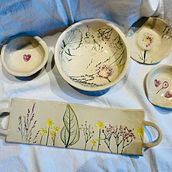 Mi proyecto del curso: Cerámica con estampado floral: crea una vajilla funcional . Design, Accessor, Design, Arts, Crafts, Fine Arts, Ceramics, and DIY project by Jislen B. - 12.07.2022