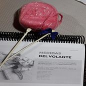 Meu projeto do curso: Tricô para roupas infantis com raglan top-down. Un projet de St, lisme, Art textile, Tricot , et Design textile de Jana Perelló - 09.12.2022