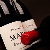 Vilarinho de Cotas. Design, Packaging, Br, ing & Identit project by David Matos - 12.19.2022