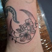 Mi proyecto del curso: Tatuaje botánico con puntillismo. Een project van Traditionele illustratie,  Tatoeageontwerp y  Botanische illustratie van Kamila Mercado - 18.12.2022