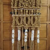 Mi proyecto del curso: Macramé para principiantes: explora el arte de los nudos. Accessor, Design, Arts, Crafts, Interior Design, Decoration, Fiber Arts, and Macramé project by namuris - 12.20.2022