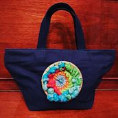 My project for course: Circular Weaving for Colorful Wall Decor. Artesanato, Design de interiores, Pattern Design, Tecido, Tecelagem, e Design têxtil projeto de Sint Vela - 23.12.2022