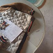 Mi proyecto del curso: Corte y confección de una cazadora bomber desde cero. Un progetto di Fashion design, Cucito, Modellistica e confezione sartoriale di Fiona Capdevila - 09.01.2023