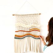 Il mio progetto del corso: Introduzione al macramè: creazione di un arazzo decorativo. Accessor, Design, Arts, Crafts, Interior Design, Decoration, Fiber Arts, Macramé, and Textile Design project by Catherine Petrini - 01.10.2023