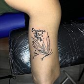 Mi proyecto del curso: Técnicas de tatuaje estilo acuarela: arte sobre piel. Projekt z dziedziny Trad, c, jna ilustracja,  Malarstwo, Malowanie akwarelą i Projektowanie tatuaż użytkownika abrahamvilla81 - 12.01.2023