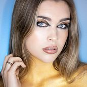 Mi proyecto del curso: Golden Makeup. Un proyecto de Fotografía, Fotografía de retrato, Fotografía de estudio y Fotografía digital de Rosa María Ruiz Vega - 15.01.2023