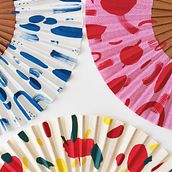 Hand painted hand fans/ abanicos pintados a mano. Un projet de Création d'accessoires, Artisanat, Illustration traditionnelle , et Design  de Iryna Marchuk - 19.01.2023