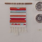 Meu projeto do curso: Tecelagem contemporânea em tear manual. Arts, Crafts, Interior Decoration, Fiber Arts, DIY, and Weaving project by Débora Gonçalves - 01.22.2023