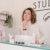 Meu projeto do curso: Design de packaging sustentável para e-commerce. Un proyecto de Diseño, Br, ing e Identidad, Diseño gráfico, Packaging y Diseño de producto de gina_nascimento - 24.01.2023