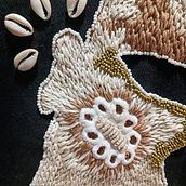 Mi proyecto del curso: Diseño de moda: pintura y bordado sobre prendas. Painting, Fashion Design, Embroider, DIY, Upc, cling, and Textile Design project by María Granero Tortosa - 01.24.2023