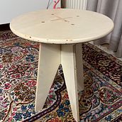 Tavolino per salotto. Un progetto di Artigianato, Design e creazione di mobili, Interior design, DIY e Falegnameria  di vavozzo - 24.01.2023