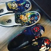 Custom Painted Shoes. Design e Ilustração tradicional projeto de Erin A - 20.04.2019