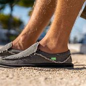 Lifestyle Footwear Logo. Un projet de Br et ing et identité de Loren Kramer - 25.01.2023