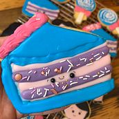 My project for course: Cookie Decoration with Royal Icing for Beginners. Design, Painting, and DIY project by Xiolivany Atencio - 01.28.2023