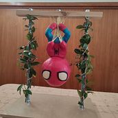 Spiderman colgando. Un proyecto de Diseño y DIY de Marta Fondevila Julià - 14.03.2023