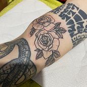 Mi proyecto del curso: Tatuaje botánico con puntillismo. Traditional illustration, Tattoo Design, and Botanical Illustration project by Isidora loreto Caballero soto - 02.01.2023