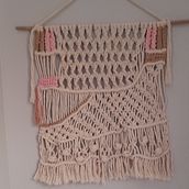 Mi proyecto del curso: Introducción al macramé: creación de un tapiz decorativo Ein Projekt aus dem Bereich Makramee, Erweiterungsentwicklung, H, werk, Innendesign, Dekoration von Innenräumen, Weben und Textildesign von Elisabeth Reynolds Bonilla - 27.01.2023