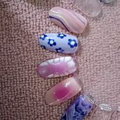 Mi proyecto del curso: Introducción al nail art. Een project van  Ontwerp, Traditionele illustratie, Schilderij, Patroonontwerp y Decoratief schilderen van agali_aguila - 02.02.2023