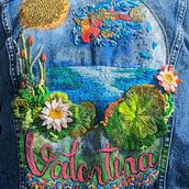 Mi proyecto del curso: Diseño de moda: pintura y bordado sobre prendas . Lukisan, Desain Busana, Bordir, DIY, Upc, cling, Dan Desain Tekstil proyek oleh bettyayala31 - 02.03.2023