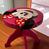 Mon projet du cours : Peinture décorative sur meubles avec de la peinture acrylique. DIY, Woodworking, Decorative Painting, Furniture Restoration, Upc, and cling project by Jean Petras - 02.04.2023