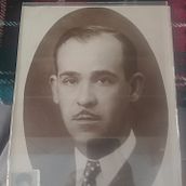 retrato de mi abuelo paterno. Un proyecto de Bellas Artes, Bocetado, Dibujo, Dibujo de Retrato y Sketchbook de germanespert - 05.02.2023