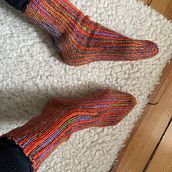 Mein Abschlussprojekt für den Kurs: Häkelsocken designen und selber machen. Een project van  Modeontwerp, DIY, Haken, Textielontwerp y Textiel van Val - 06.02.2023