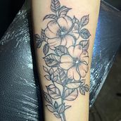 Mi proyecto del curso: Tatuaje botánico con puntillismo. Un progetto di Illustrazione tradizionale, Design di tatuaggi e Illustrazione botanica di Eduardo Damiani Guzman cholele - 09.02.2023