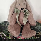 2nd fully jointed soft toy bunny. Sewing, Arts, Crafts, To, and Design project by Beth Watson - 02.05.2023