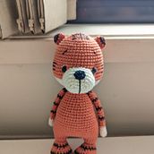 My project for course: Amigurumi Design: Create Crochet Characters. Un progetto di Artigianato, Fiber Art, Art to, Creatività con i bambini, Uncinetto e Amigurumi di Christina Sun - 12.02.2023