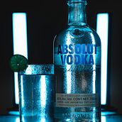 Iluminación con Flash para principiantes | Absolut Vodka . Photograph, Portrait Photograph, Photographic Lighting, Studio Photograph & Interior Photograph project by Carlos Macías Madera - 02.13.2023
