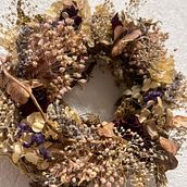 Il mio progetto del corso: Creazione di una ghirlanda con fiori secchi. Floral, Plant Design, DIY, Design, Interior Design, L, scape Architecture, and Textile Design project by Giovanna Briano - 02.17.2023