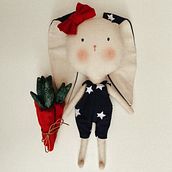 Meu projeto do curso: Bonecas de pano: design, costura e criação de conteúdo. Un projet de Artisanat, Conception de jouets, Réseaux sociaux, Photographie smartphone, Photographie de produits, Couture, Photographie pour Instagram , et Confection de patrons et vêtements de Karol Barrios - 18.02.2023