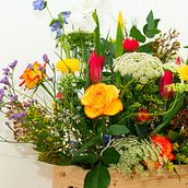 My project for course: Floral Decoration: Joyful and Colorful Compositions. Interior Design, L, scape Architecture, Decoration, DIY, Floral, and Plant Design project by Or Osnat - 02.20.2023
