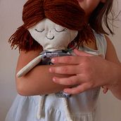 Mi proyecto del curso: Muñecos de tela: diseño, costura y creación de contenido. Un proyecto de Artesanía, Diseño de juguetes, Redes Sociales, Fotografía con móviles, Fotografía de producto, Costura, Fotografía para Instagram, Patronaje y confección			 de Malena Del Sol - 20.02.2023
