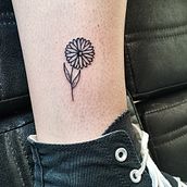 Mon projet du cours : Initiation aux techniques de tatouage. Traditional illustration, Tattoo Design, and Botanical Illustration project by Valerie Geraud - 02.24.2023