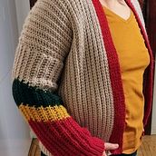 Cardingan crochet. Fashion Design, Fiber Arts, DIY, Crochet, and Textile Design project by Beatriz Diego Segura - 02.26.2023