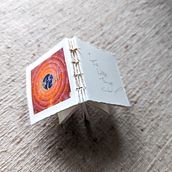 My project for course: Make a Tiny Book: Miniature Bookbinding and Illustration. Projekt z dziedziny Trad, c, jna ilustracja, Craft,  Introligatorstwo i DIY użytkownika Claire Kamber - 11.04.2023